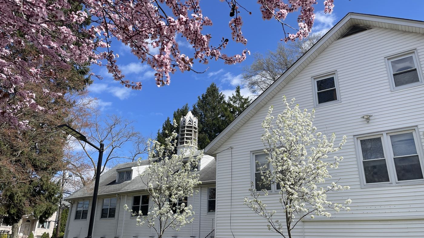 Side view of the church campus along Palisades Boulevard